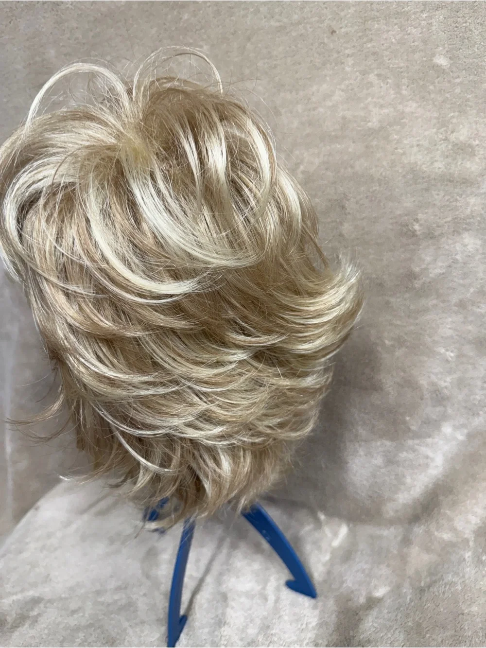 Lot of 2 wig wig pro and wig shop short shag blonde synthetic average